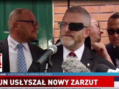 W środowisku ochroniarskim wrze. Pierwszy ochroniarz w Polsce stoi za plecami Grzegorza Brauna