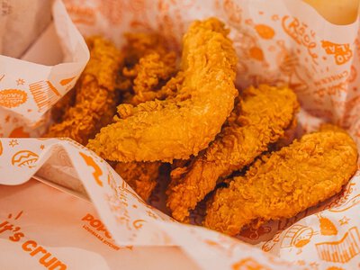Rywal KFC rozpędza się w Polsce. Otwiera  nowy lokal