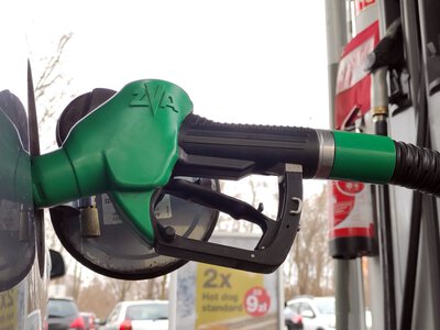 Polski rynek paliw wchodzi w nową fazę. Regulator prognozuje zmiany w popycie