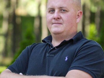 Wiktor szuka miłości na oczach całej Polski. Kim jest uczestnik Rolnika?
