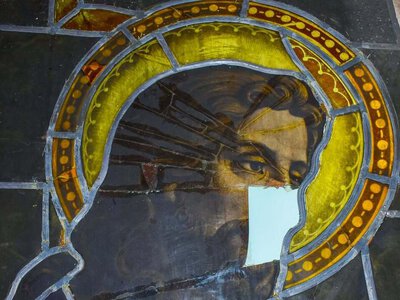 Odnaleziono zabytkowy witraż. Wydawało się, że przepadł podczas wojny
