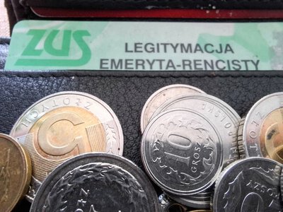 Legitymacja emeryta a czternastka. Ten warunek zdecyduje o wypłacie
