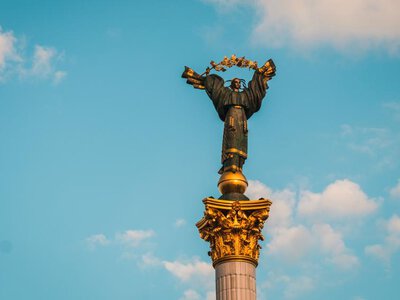 Rosjanie zaatakowali lotniska pod Kijowem. W tle wizyta wysłanników Trumpa
