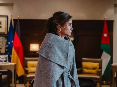 Szuka płaszcza na jesień? W tym fasonie zadasz szyku przez kilka sezonów
