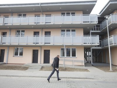 Koniec podwójnych prowizji przy sprzedaży mieszkań. Pośrednik zarobi od jednej strony