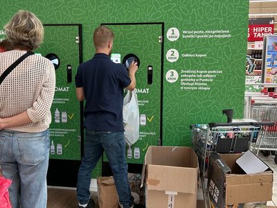 System kaucyjny podzielił Polskę na pół. Połowa chce niemożliwego