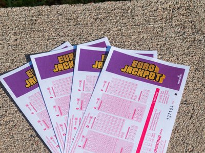 Polak wygrał w Eurojackpot. Totalizator ujawnił, gdzie kupił los