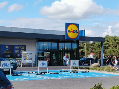 Lidl walczy o miejsce. Ikoniczny element zniknie spod sklepów