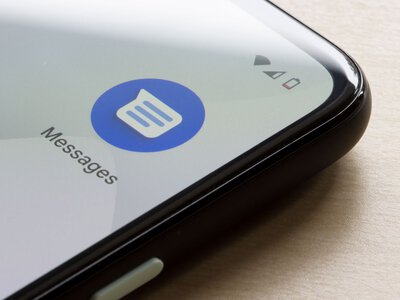 Lepiej zerknij na telefon. Może wysyłać SMS-y do losowych osób