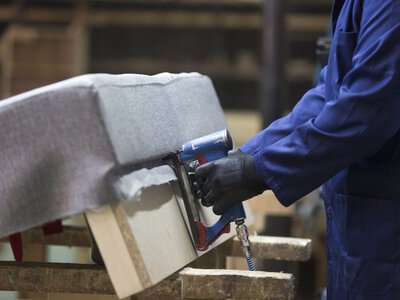 Ubyło 140 tys. etatów. Te branże mogą zwalniać