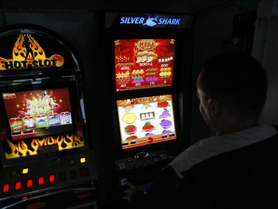 9 tys. automatów i rosnące rachunki. Państwo utknęło w kosztownym sporze