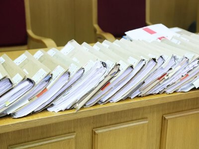 Nie dostali pensji, teraz walczą o dokumenty. Część akt wywieziono