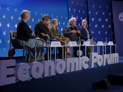 Nie tylko o ekonomii na Forum w Karpaczu. Świadkowie chaosu opowiadają o tym, jak ważne są zdjęcia i historie z frontu