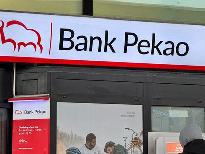 Klienci Pekao znów nabijani w butelkę. Chodzi o oferty