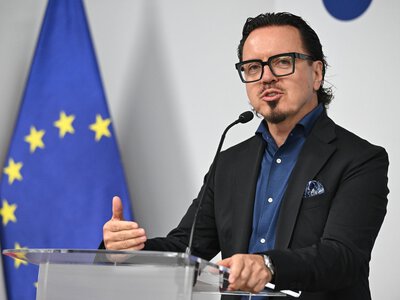 Gigant przejmie akcje PGZ? Minister komentuje