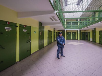 Jak działają połączenia telefoniczne w więzieniach? Sprawdziliśmy to