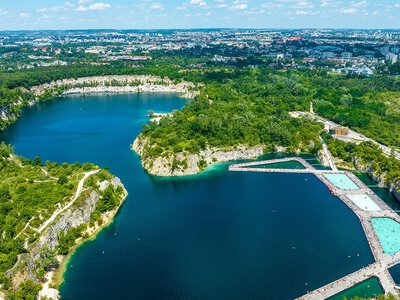 Śmierć na krakowskim Zakrzówku. Mężczyzna spadł na półkę skalną