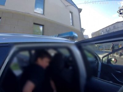 Uciekał hulajnogą przed radiowozem. Policjant zagroził, że powie rodzicom [WIDEO]
