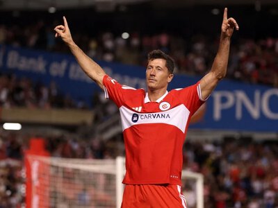Dwa gole w hicie MLS z Messim i Lewandowskim. Polak otworzył wynik