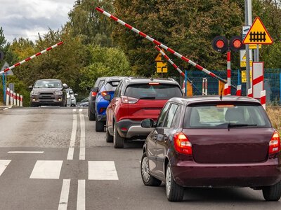Pociągi zwolnią do 20 km/h. Maszyniści mają dość cwaniaków za kółkiem igrających ze śmiercią
