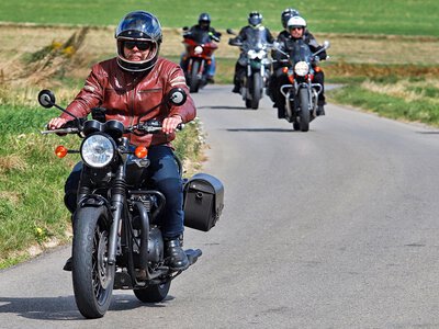 Klasyczne motocykle Triumph opanowały drogi na Jurze!