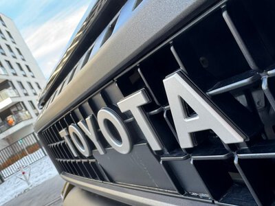 Legendarny model Toyoty dużo taniej. Japończycy obniżyli ceny nawet aż o 32 800 zł
