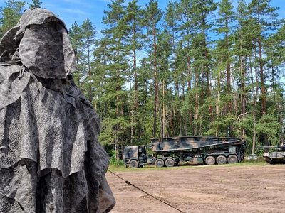 Polskie ponczo ukryje żołnierzy przed dronami. Kluczem jest powietrze uwięzione w materiale