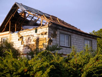 Rakieta uderzyła w dom w Wyrykach. Prokuratura umorzyła śledztwo