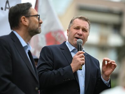 Mocne słowa polityków PiS pod siedzibą Orlenu. Banda nieokrzesańców