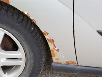 Rdza po cichu zjada te auta. Eksperci przebadali ponad 500 modeli