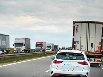 Kierowcy wciąż źle odczytują ten znak. Na zwężeniu może być za późno