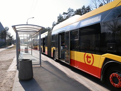 Kto ma pierwszeństwo: autobus czy samochód? Policja rozwiewa wątpliwości