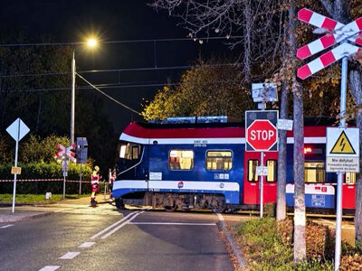 Zderzenie pociągu WKD z samochodem. Na miejscu lądował śmigłowiec LPR