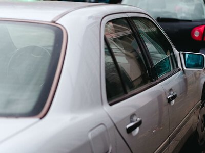 Niepozorny gadżet i nowoczesne auto. Ten duet niepokoi kierowców