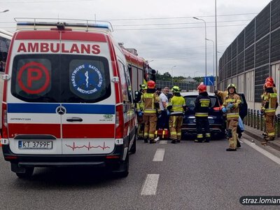 Samochód utknął w korku. W środku była rodząca kobieta