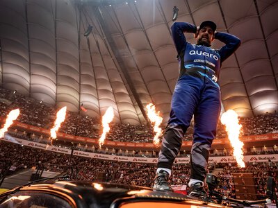 Red Bull Drift Masters Grand Finale: Historyczny triumf Pawła Korpulińskiego i niesamowite show bolidów F1