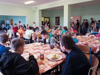 „Sojowy zamiast schabowego”. Awantura o nowe zasady żywienia uczniów