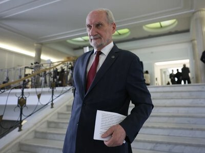 Macierewicz groził policjantowi sądem. Kierwiński podjął zdecydowane kroki