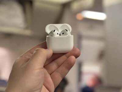 Sprawdziłem już ANC w AirPods 5. Zabrałem je do samolotu