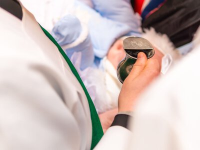 Kilka stów za sakrament. W sieci sprzedają fałszywki na potęgę