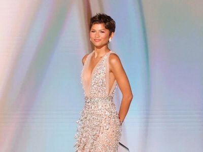 Zendaya zachwyciła na gali Emmy 2026. Kryształowa suknia i nowa fryzura