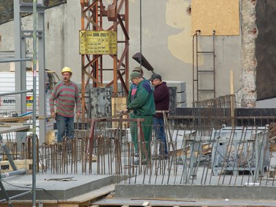 Dynamiczny wzrost płacy minimalnej w Polsce nie wpłynął na zatrudnienie