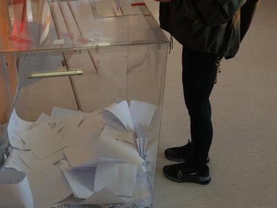 W komisji w Krakowie zamieniono głosy Trzaskowskiego i Nawrockiego. Prokuratura podjęła decyzję