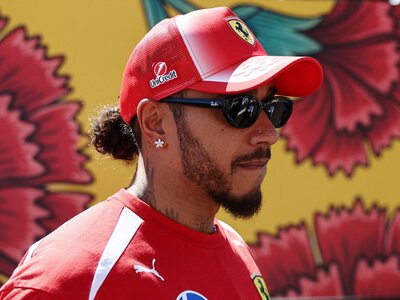Hamilton ma dość sytuacji w Ferrari. Zażądał zwolnień