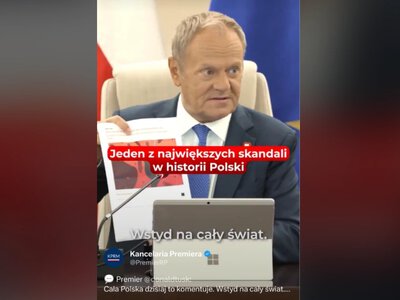 Premier Polski macha kartką. Widać na niej biedę