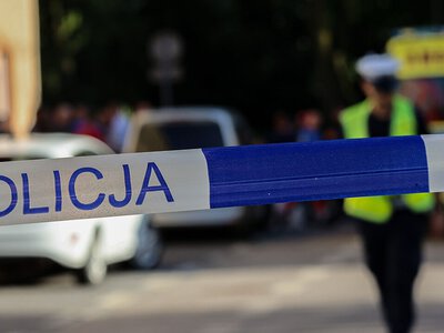 Ciała z ranami kłutymi w mieszkaniu. Drzwi otworzył 53-latek