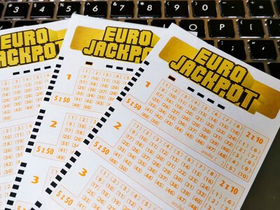 Polak wygrał w Eurojackpot. Totalizator ujawnił, gdzie kupił los
