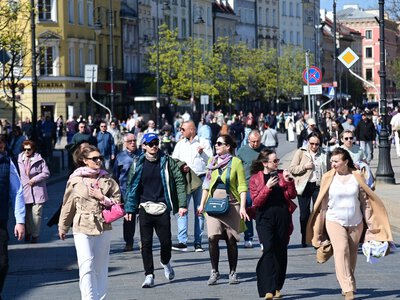 Alarmujące dane. 35 proc. Polaków musi ratować się oszczędnościami