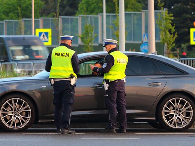 Sposób jazdy zwrócił uwagę policji. Kierowcy grozi teraz 5 lat