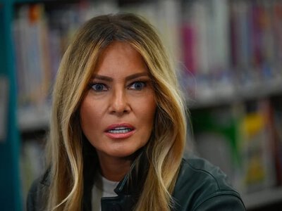 Melania Trump w stylu lat 90. Zielona kurtka nadała jej stylizacji pazura